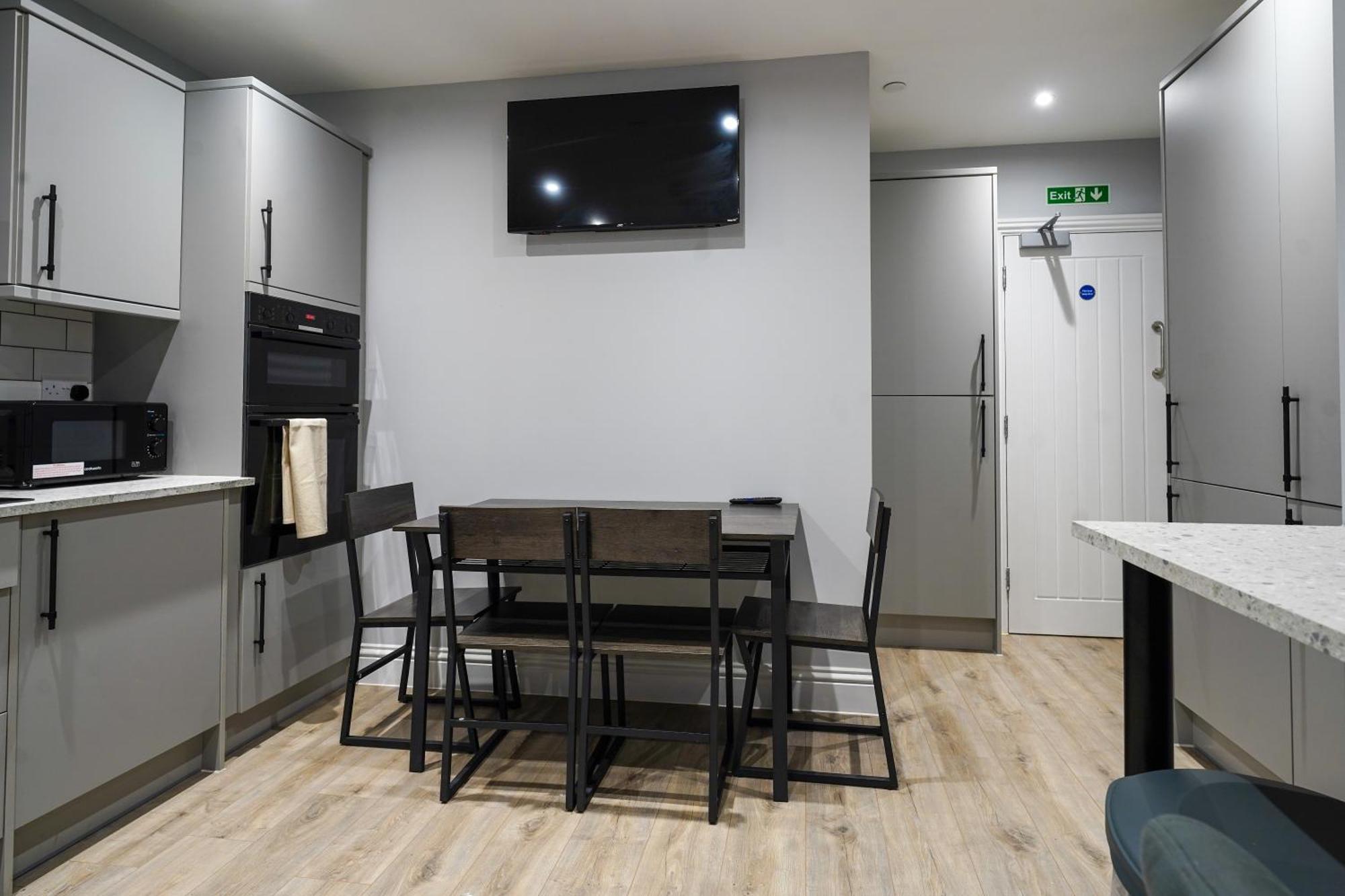 En-Suite Double Rooms, Smart Tv Comfy Style لينيلي المظهر الخارجي الصورة
