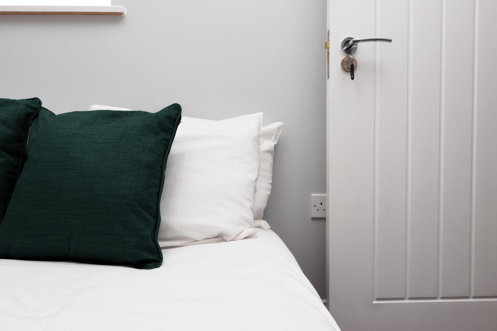 En-Suite Double Rooms, Smart Tv Comfy Style لينيلي المظهر الخارجي الصورة