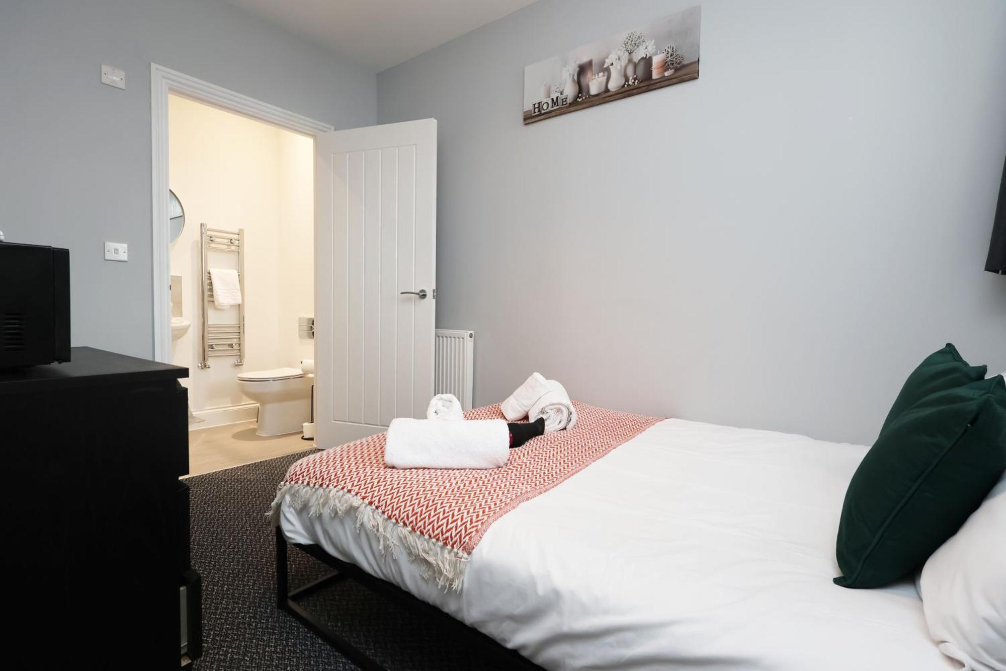 En-Suite Double Rooms, Smart Tv Comfy Style لينيلي المظهر الخارجي الصورة