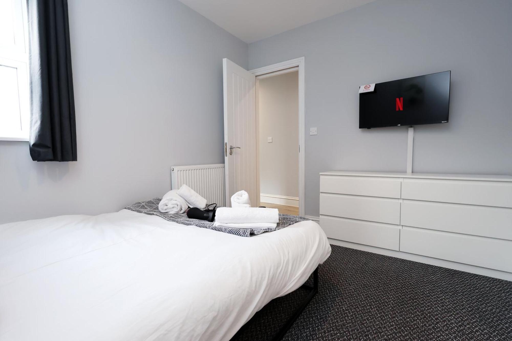 En-Suite Double Rooms, Smart Tv Comfy Style لينيلي المظهر الخارجي الصورة