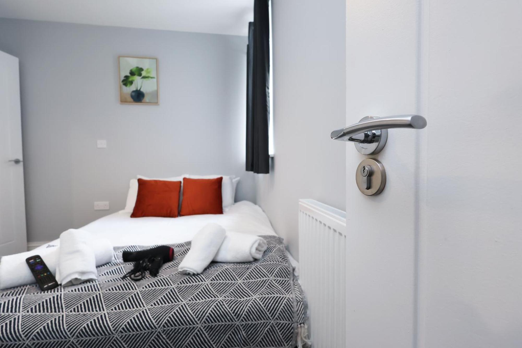 En-Suite Double Rooms, Smart Tv Comfy Style لينيلي المظهر الخارجي الصورة