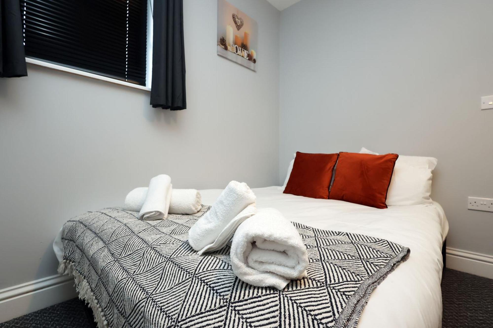 En-Suite Double Rooms, Smart Tv Comfy Style لينيلي المظهر الخارجي الصورة
