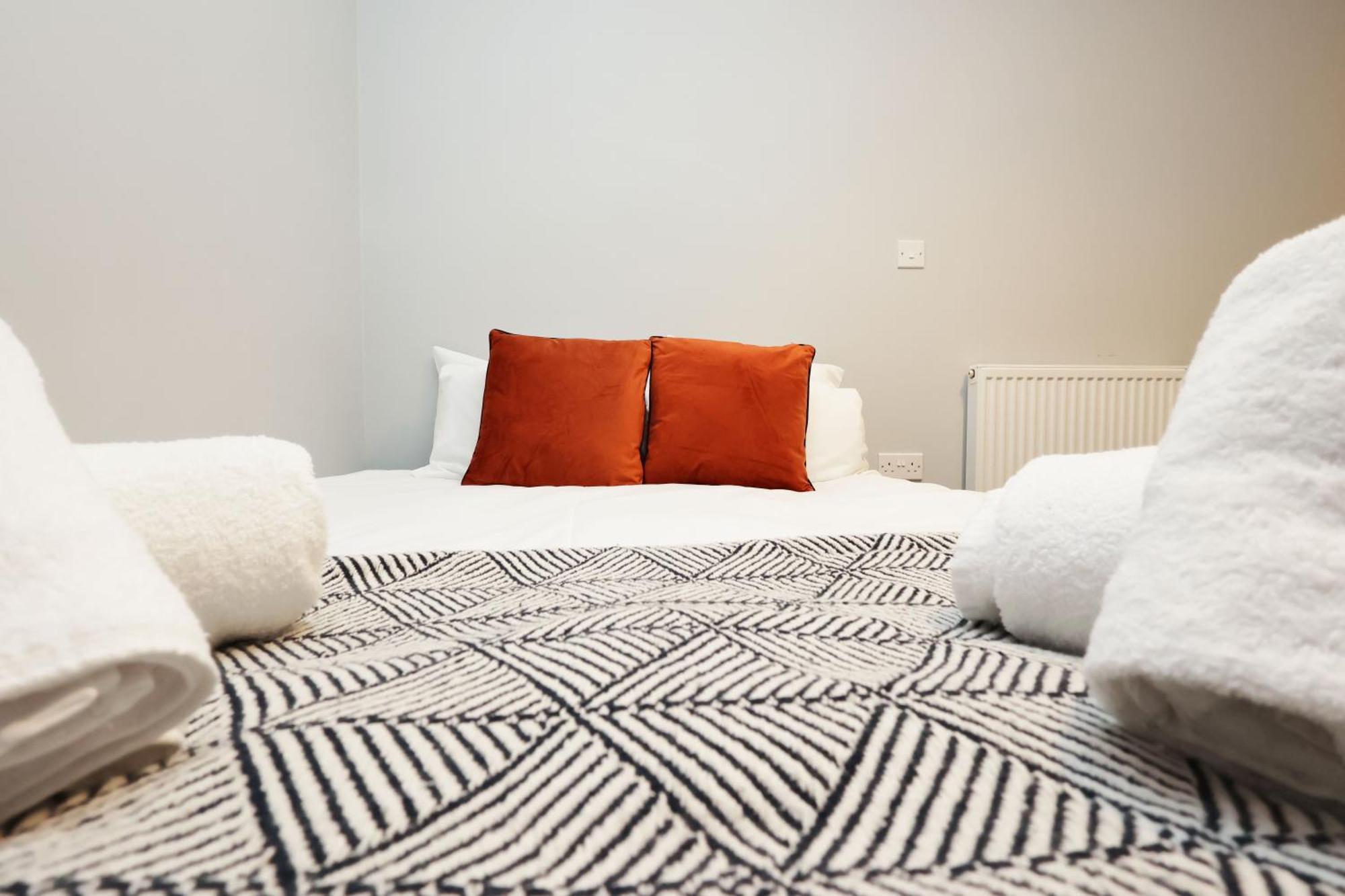 En-Suite Double Rooms, Smart Tv Comfy Style لينيلي المظهر الخارجي الصورة
