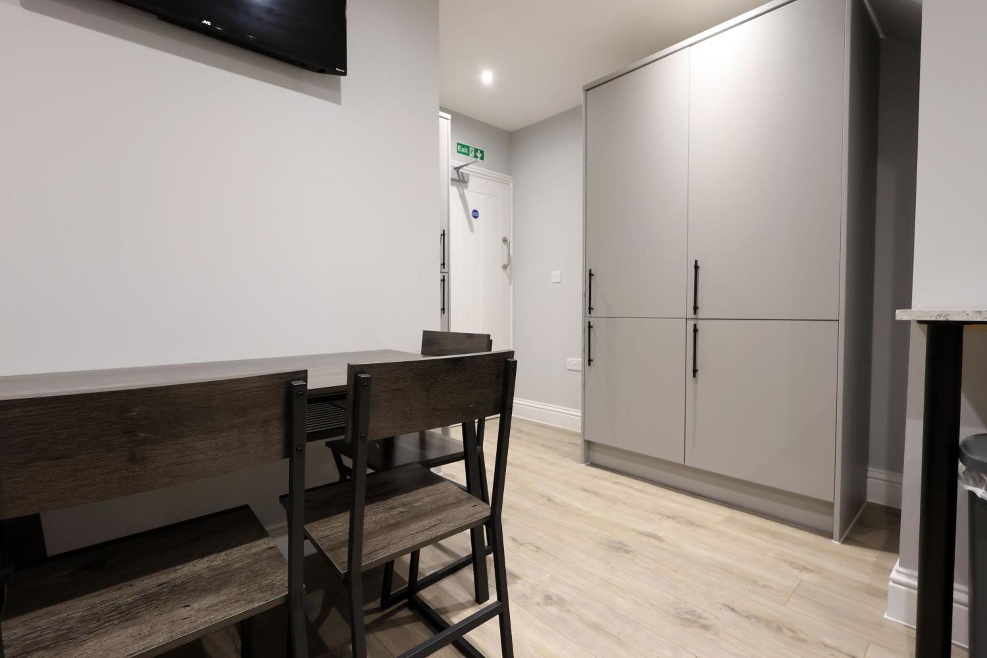 En-Suite Double Rooms, Smart Tv Comfy Style لينيلي المظهر الخارجي الصورة