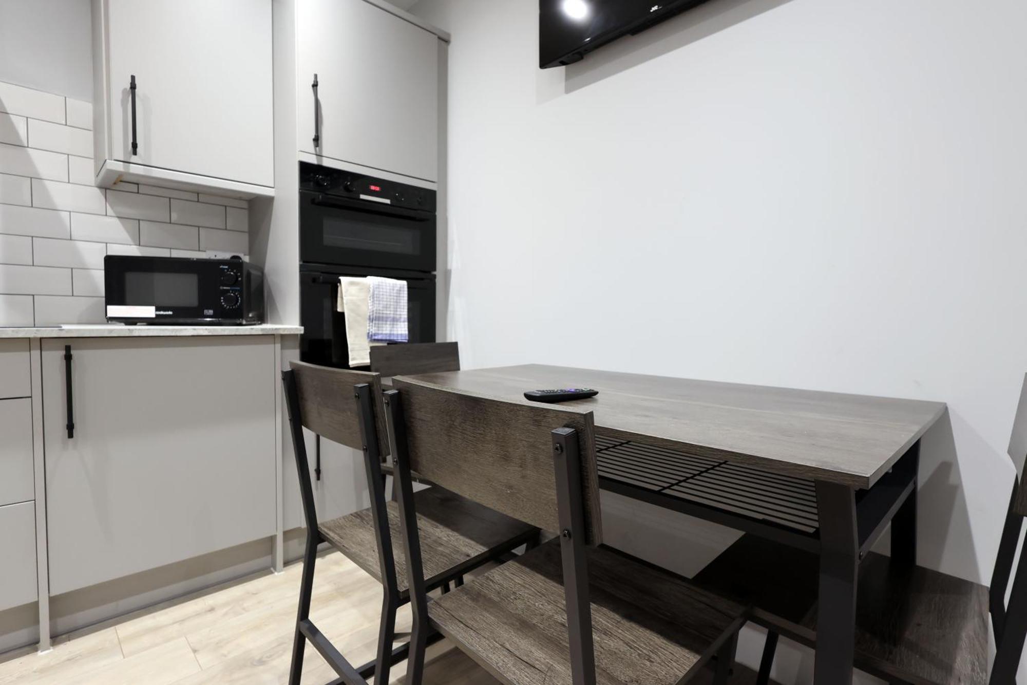 En-Suite Double Rooms, Smart Tv Comfy Style لينيلي المظهر الخارجي الصورة