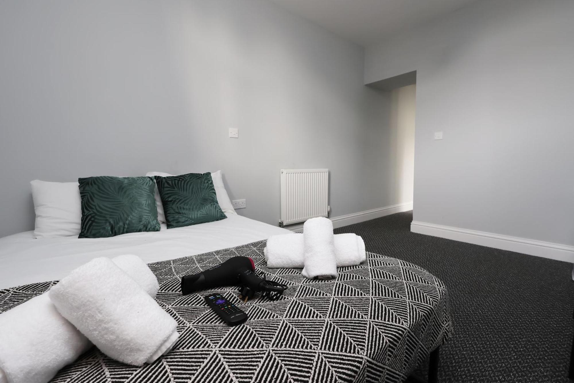 En-Suite Double Rooms, Smart Tv Comfy Style لينيلي المظهر الخارجي الصورة