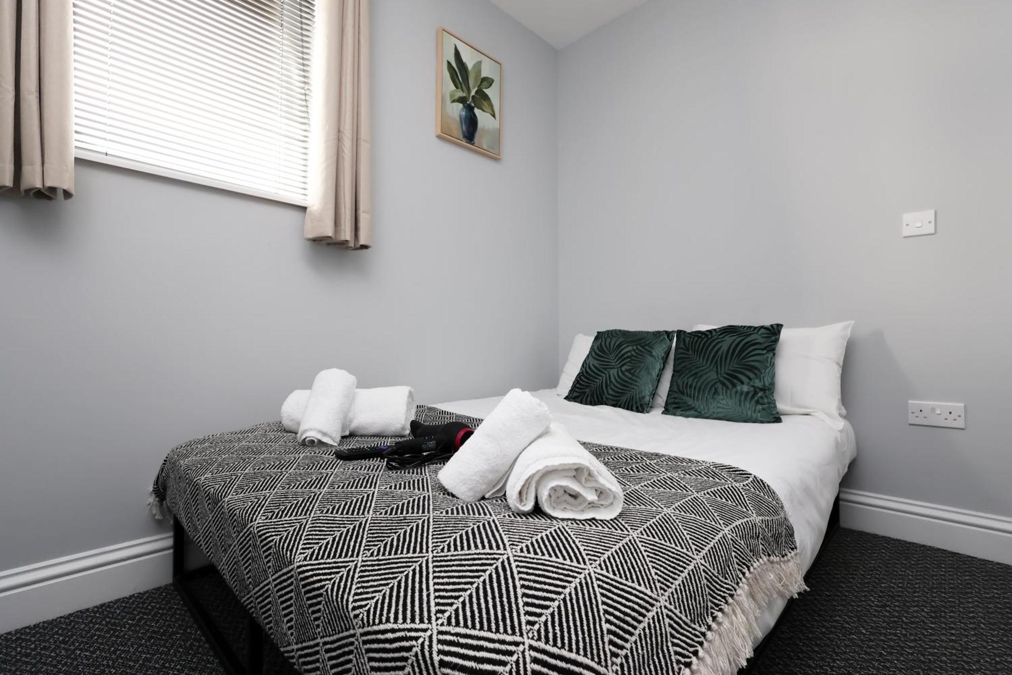 En-Suite Double Rooms, Smart Tv Comfy Style لينيلي المظهر الخارجي الصورة