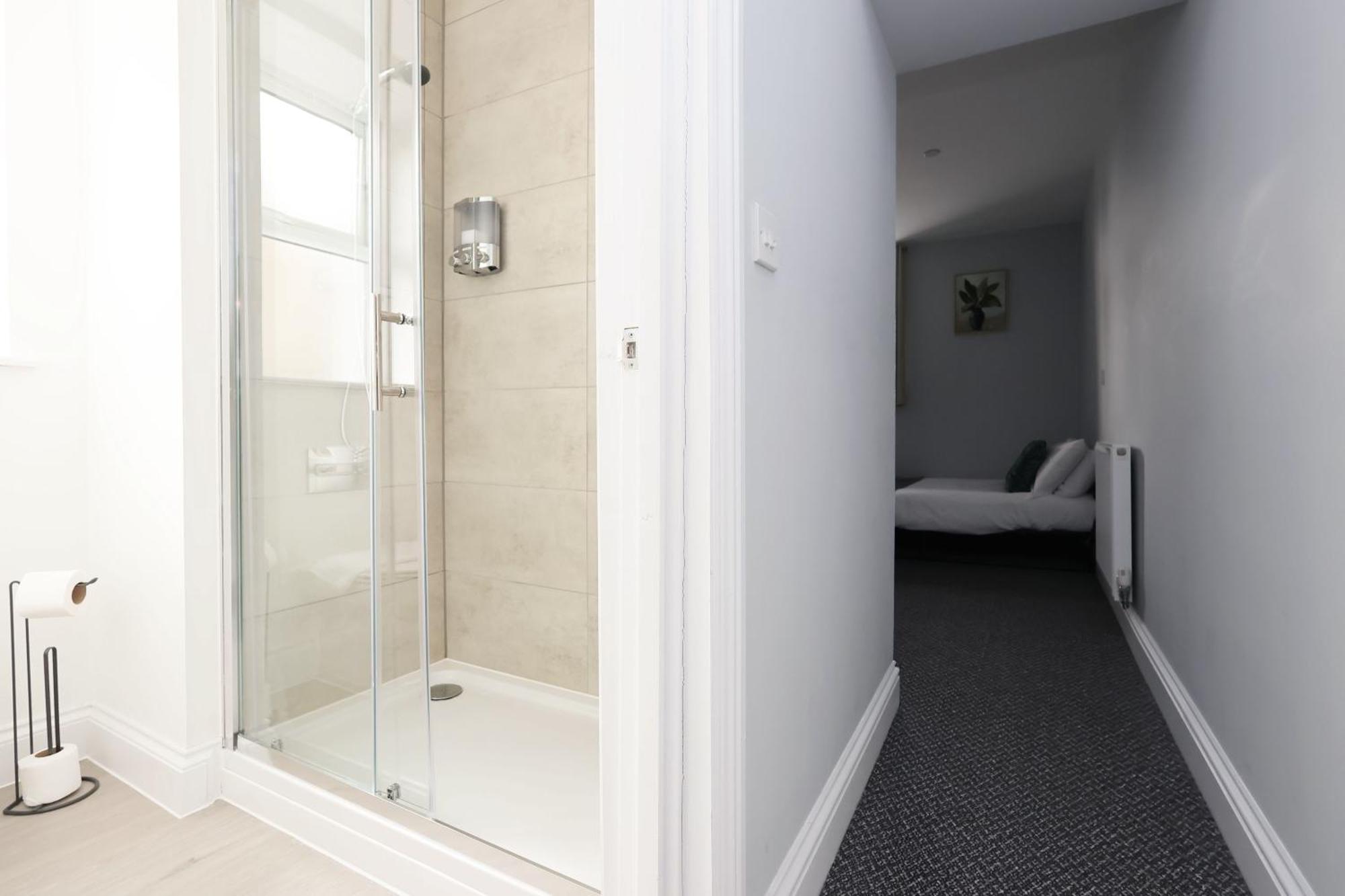 En-Suite Double Rooms, Smart Tv Comfy Style لينيلي المظهر الخارجي الصورة